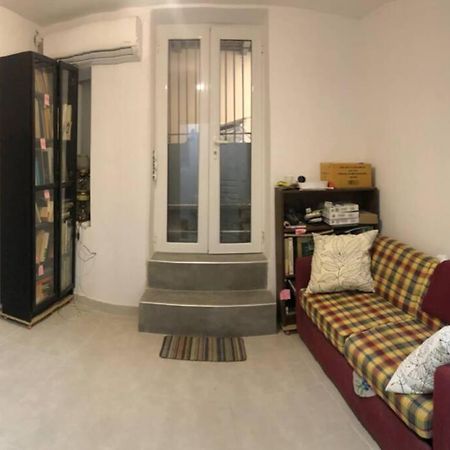Exarcheia: Independent Ground Floor House. Apartment Athens Exterior photo